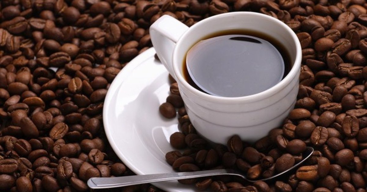 Что такое кава. Чашка кофе. Кофе в зернах. Чашка кофе с зернами. Чай и кофе.