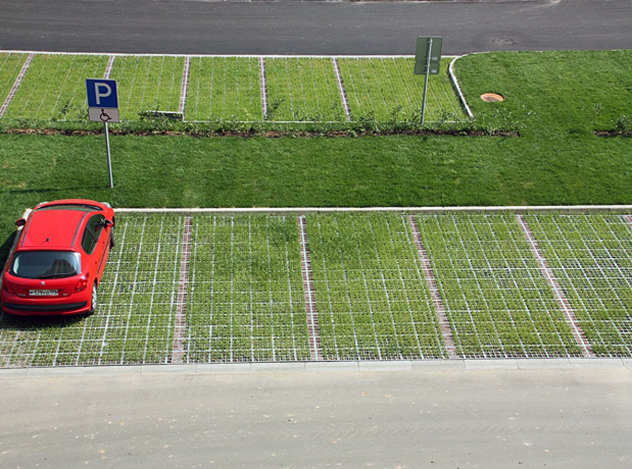 Green parking. Экопарковка матрица. Экопарковки в Европе. Экопарковка около КФУ. Зеленая экопарковка.