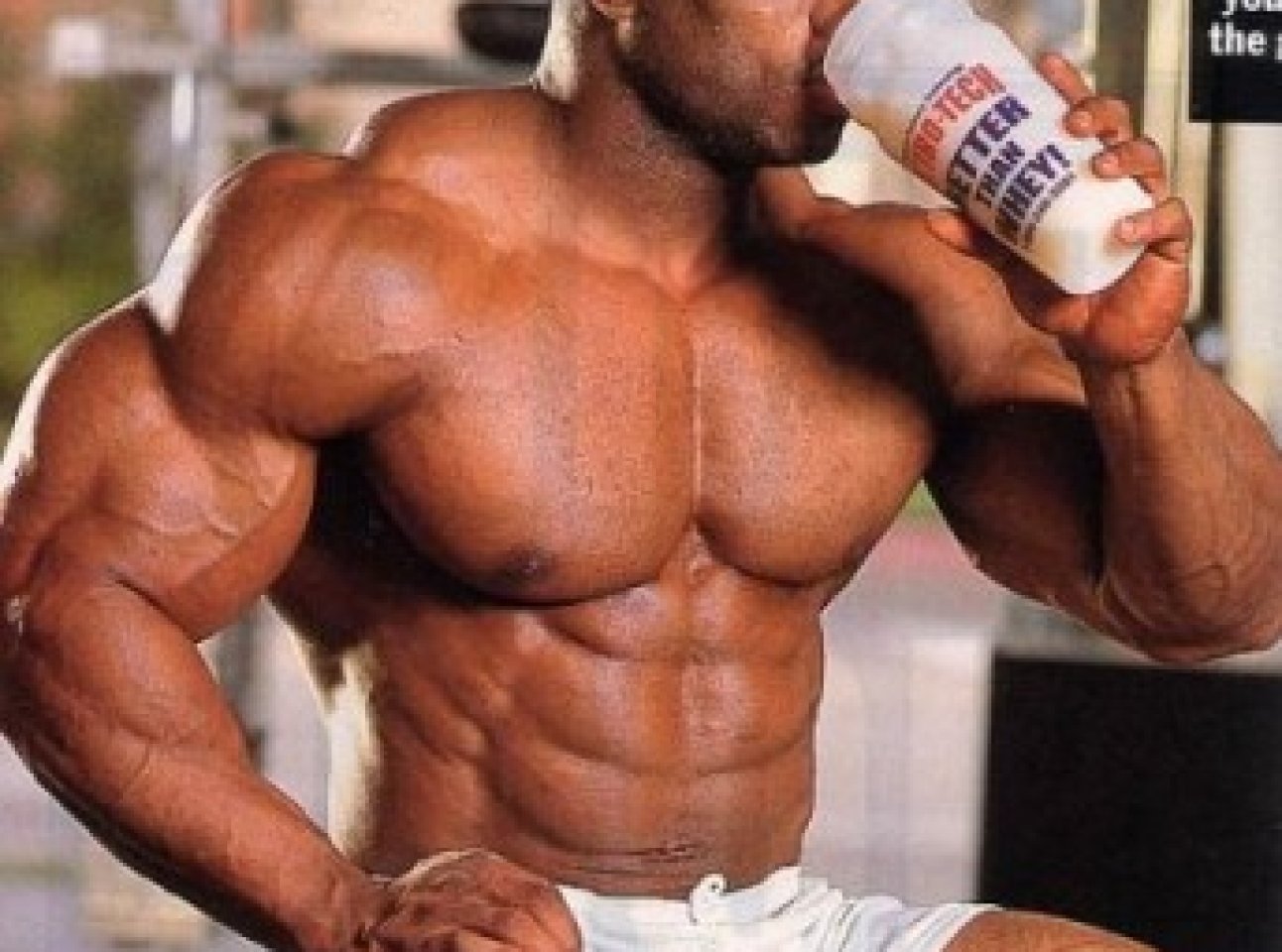 Бодибилдер с шейкером. Бодибилдинг белки. Бодибилдинг белки. Протеин для спортсменов. Sport nutrition banner.