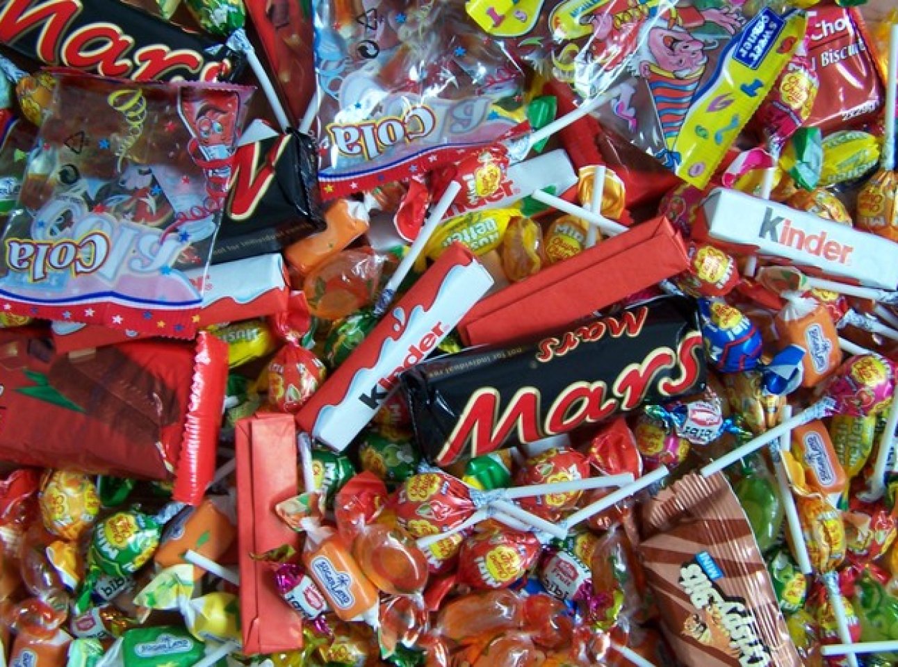 Мне мама приносит игрушки конфеты