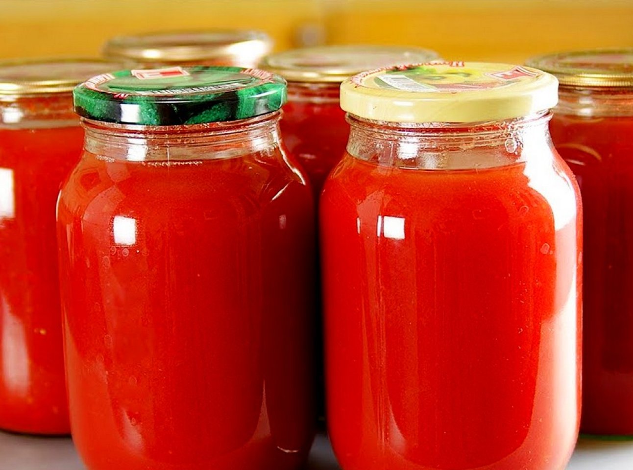 Приготовление томатного сока на зиму. Семейный томатный сок. Помидоры с сахаром. Сок томатный Nayiri. Сок томатный в ленте.