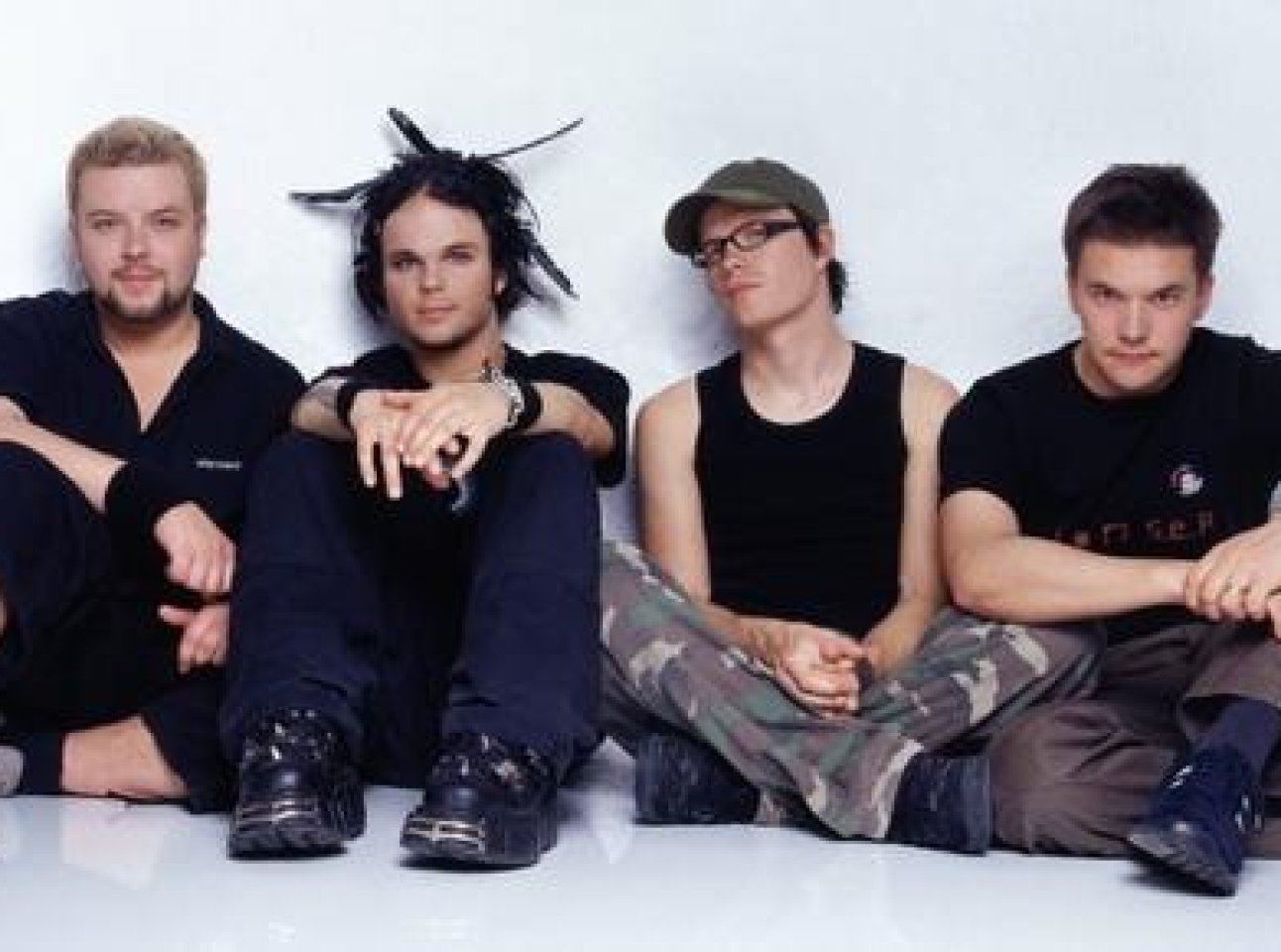 Расмус ин зе шедоу. Группа the Rasmus. Финская рок группа Расмус. The Rasmus 1994. Состав группы Расмус.