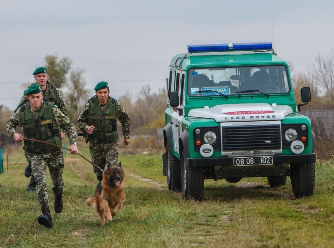 Какие пограничные войска. Пограничные войска. Машина пограничников. Пограничные войска техника. Автомобили пограничных войск.