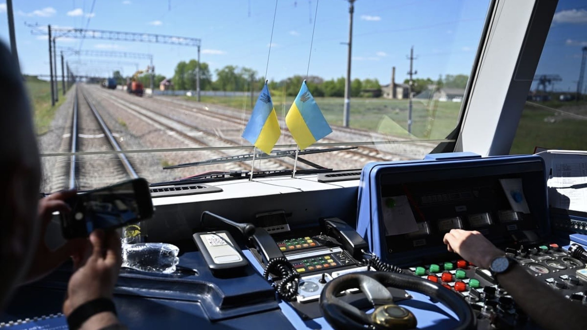 Щоб не думали, як виїхати на заробітки: Білецький заявив про «шанс на покоління» для Закарпаття