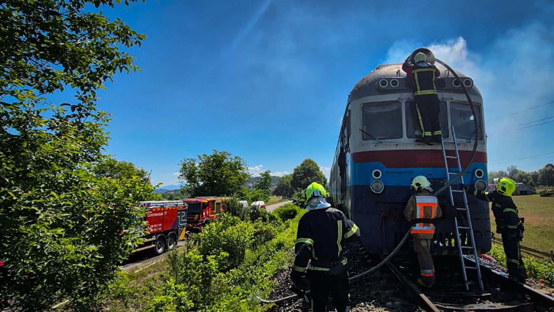 Потяг зайнявся під час руху на Тячівщині