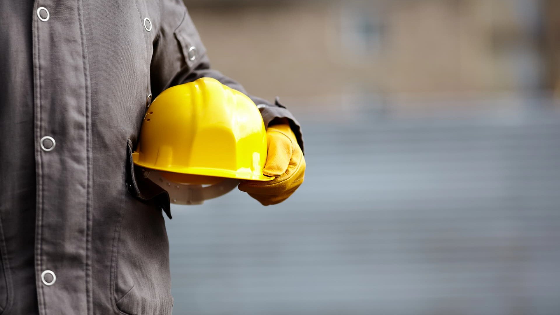 Від 37 000 до 60 000 гривень: які зарплати пропонують будівельникам