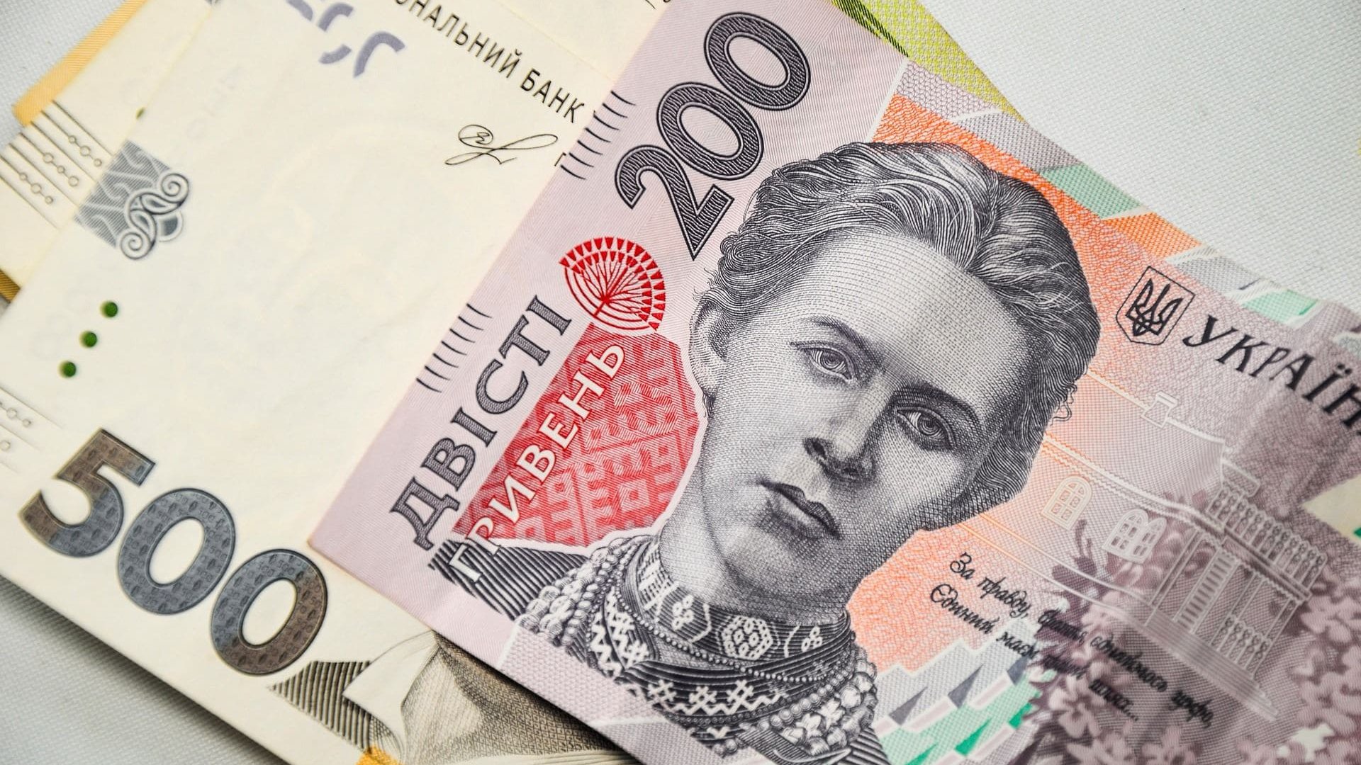 Із 15 квітня частині українців нарахують 2000 або 3000 гривень