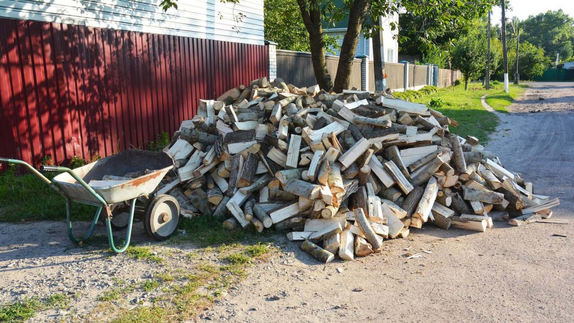 Скільки коштують найдешевші дрова на зиму