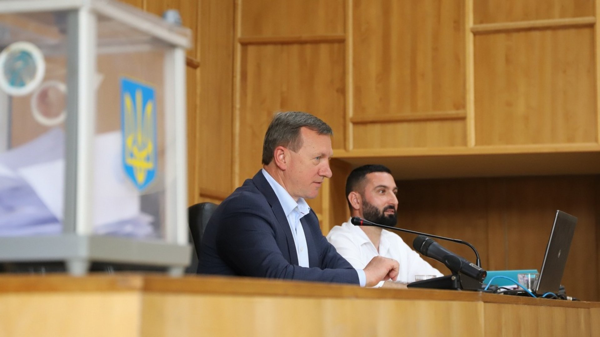 Припинили повноваження секретаря Ужгородської міськради Арсена Мелкумяна