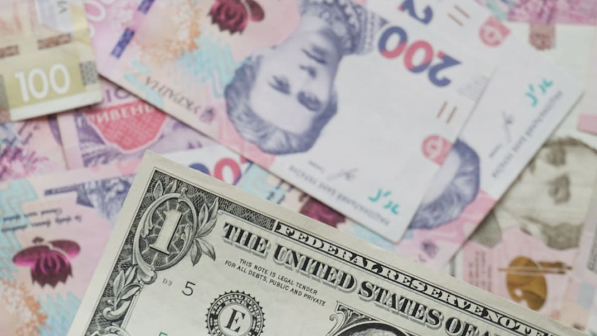 Кабмін спрогнозував курс долара на кінець 2027 року