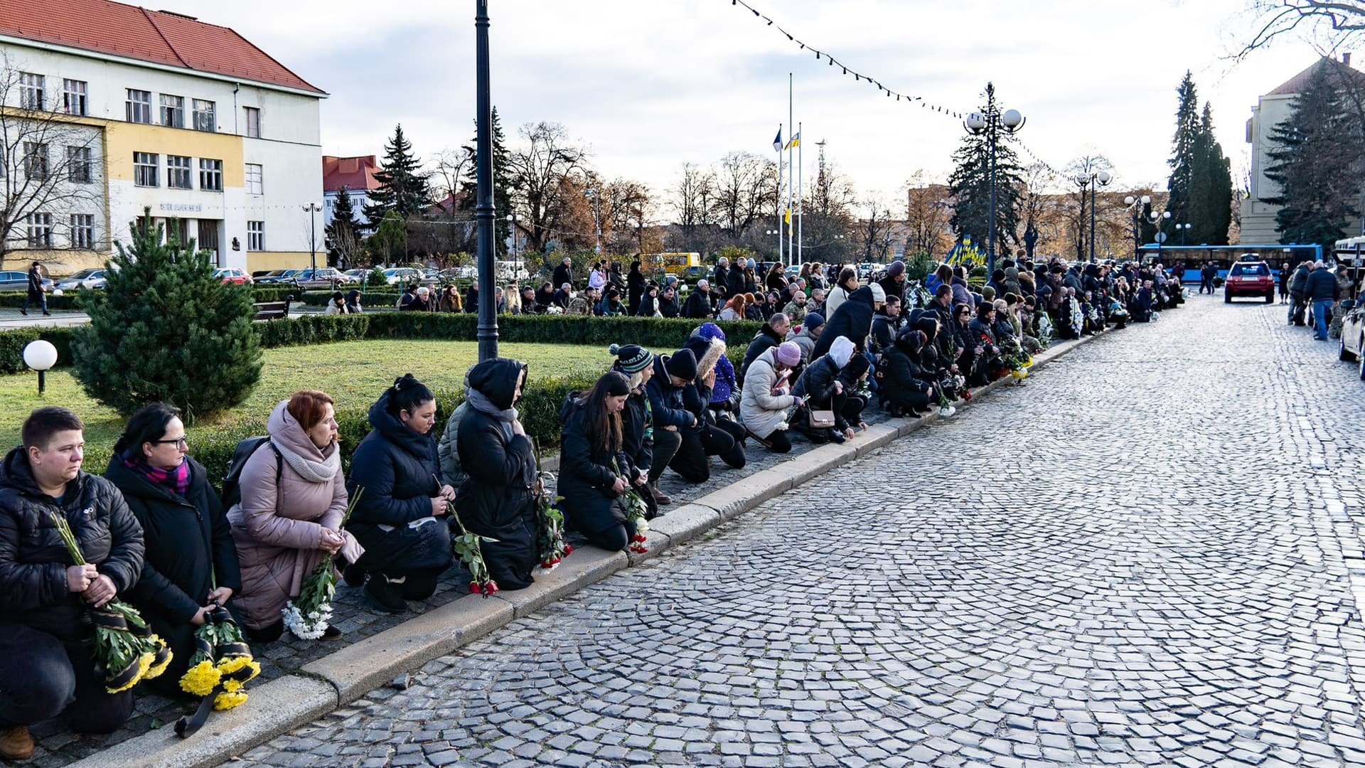 Чорний день для Ужгорода: в місті сьогодні поховали трьох військових
