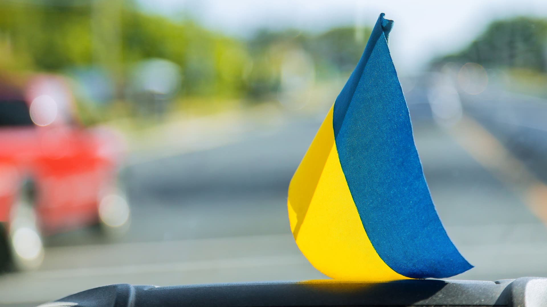 Українців, які перебувають за кордоном, почали штрафувати