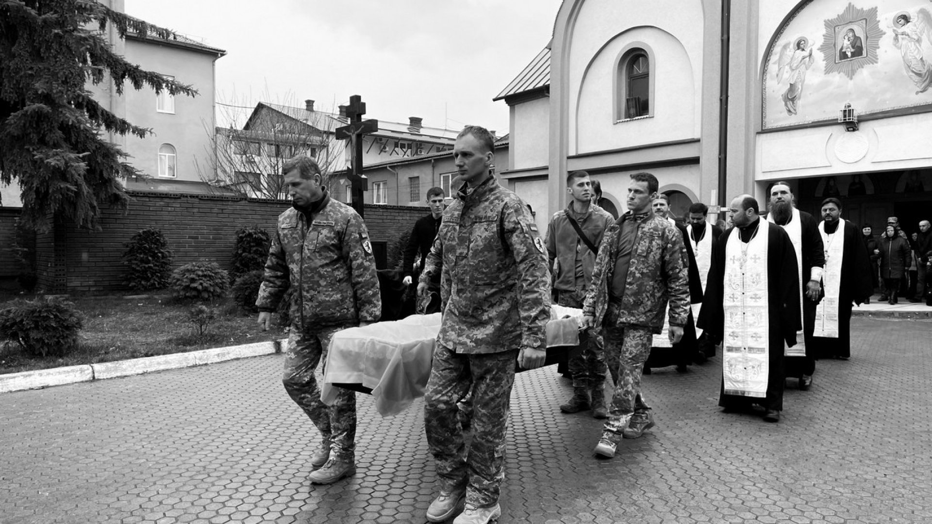 У Мукачеві поховали Героя, який пішов захищати Україну в пам’ять про загиблого на війні сина