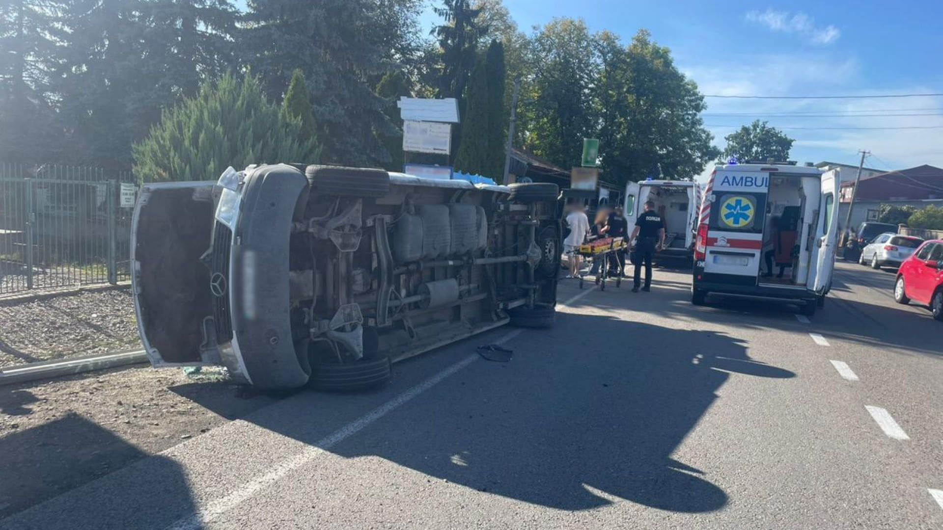 Неповнолітня дівчина загинула в ДТП вантажівки та автобуса на Хустщині