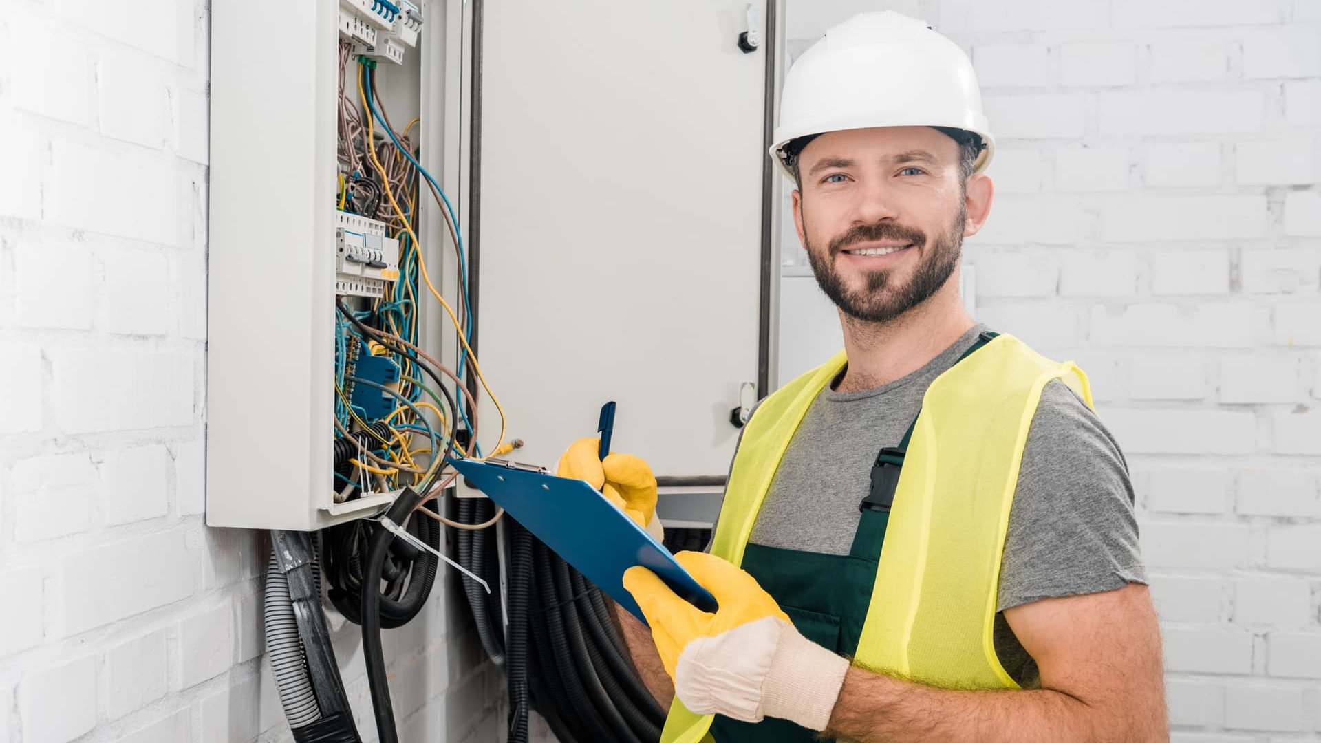 Вакансії на Закарпатті у квітні із зарплатою від 15000 гривень