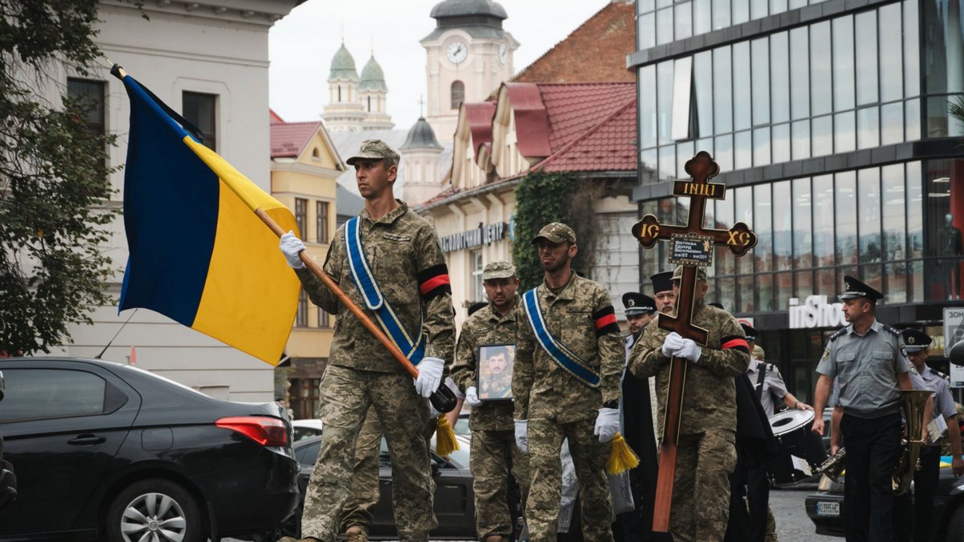 На Закарпатті сьогодні поховали полеглого Героя