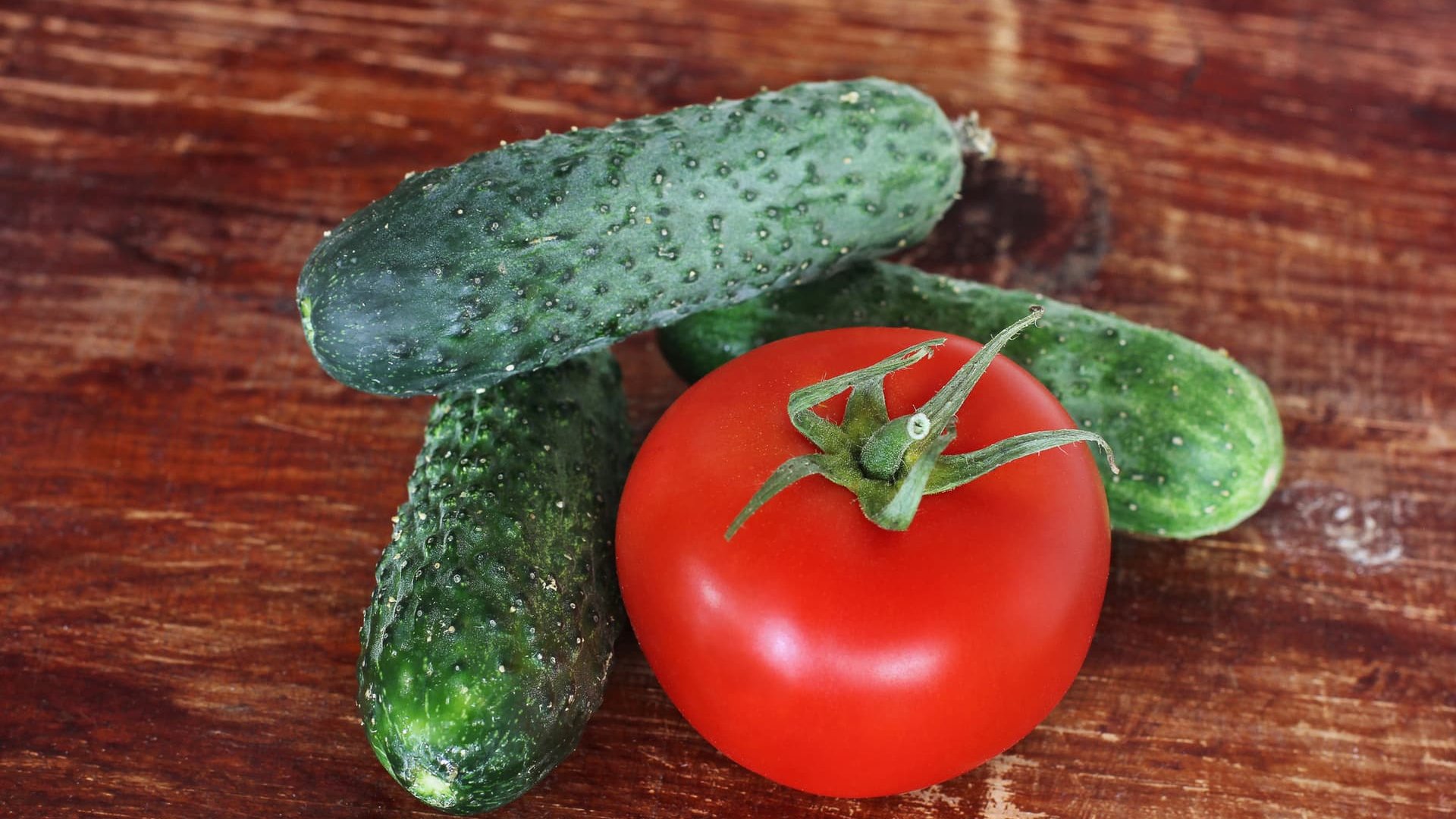 Огірки та помідори рекордно дорожчають: які зараз ціни