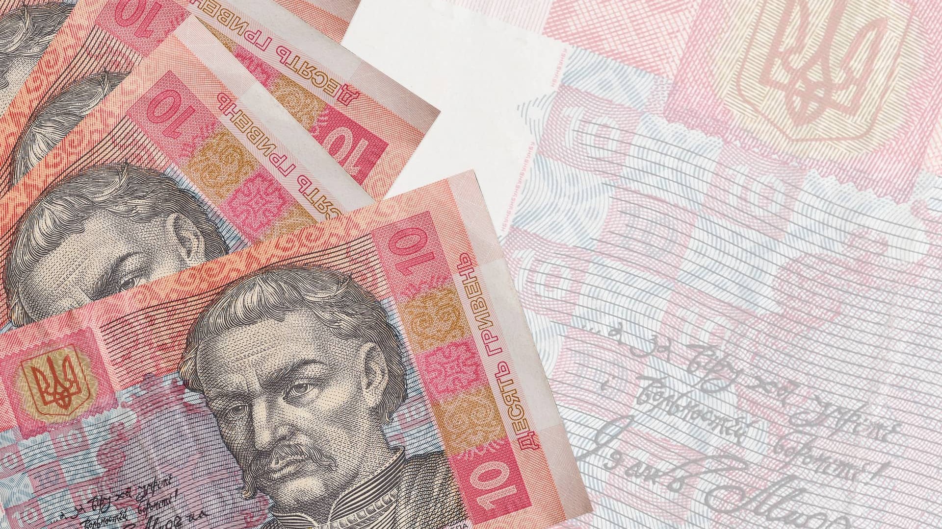 Фото паперових гривень, які перестали приймати у магазинах з 2 березня