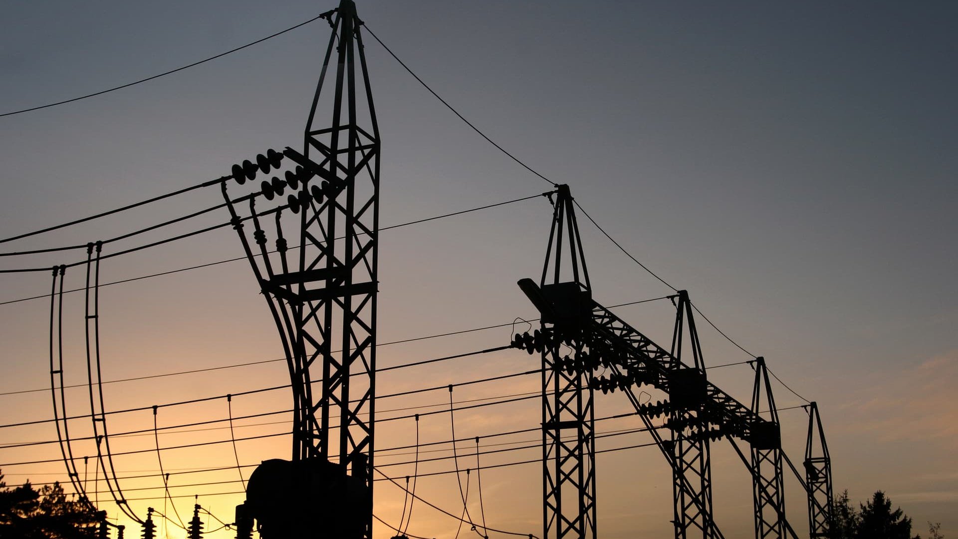 Ситуація в енергосистемі важка: до людей звернулись із проханням