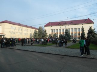 У Виноградові учні відстояли своє право на канікули: влада здалася майже без бою