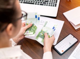 Заробітчани дедалі менше підтримують: перекази до України продовжили падіння