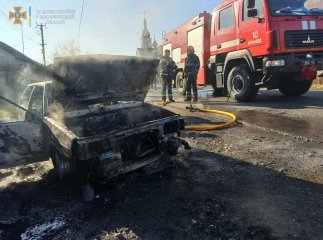 У Чинадієві згорів вщент автомобіль
