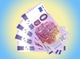В Україні з’явились незвичні гроші. Чому за них нічого не можна купити?