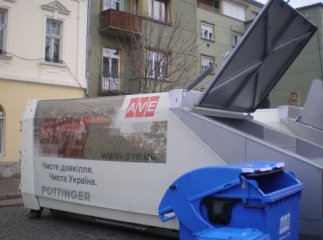 Мукачівцям презентували нову техніку впорядкування сміття