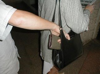 У викладачки школи-інтернату в одному з ужгородських магазинів вкрали сумочку
