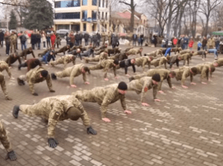 Флешмоб на підтримку військових провели у Виноградові