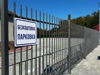 У Мукачеві відкрили парковку: хто може скористатися