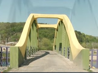 На Ужгородщині відновили міст закоханих