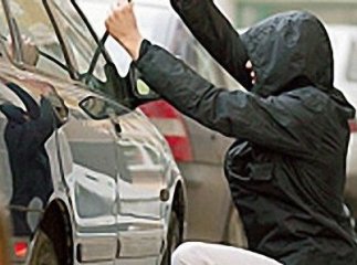 На Великоберезнянщині жінка вкрала від чоловіка авто і з’їхала у кювет