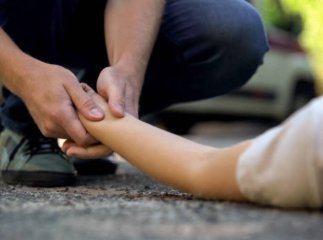 На Закарпатті охоронець врятував чоловіка після удару струмом На Закарпатті охоронець врятував чоловіка після удару струмом