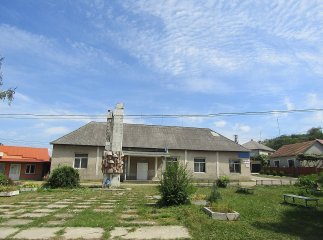 У одному із сіл Закарпаття декомунізували пам’ятник радянським солдатам