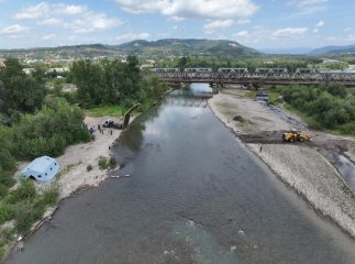 Рятувальники облаштовують тимчасову переправу у Бедевлі