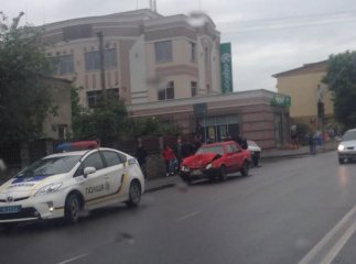 В Ужгороді не розминулись два легковики