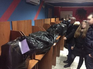 Чорна бухгалтерія, гроші, та комп’ютери: поліція провела обшуки у трьох гральних закладах