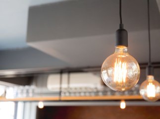 У вівторок світло вимикатимуть на кілька годин: графік відключень на 25 листопада