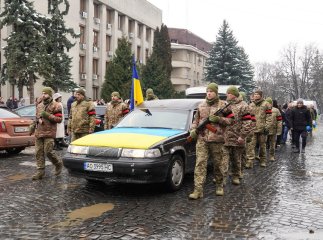Поховали військового, який захищав Україну з перших днів повномасштабного вторгнення