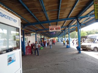 На автостанції в Мукачеві напали на чоловіка та відібрали телефон
