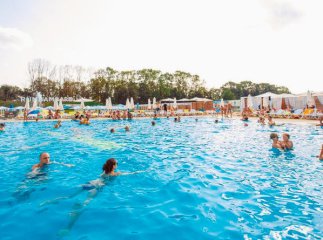 Коли в Україні відкриють басейни та дозволять купатися в озерах та річках: відповідь МОЗ