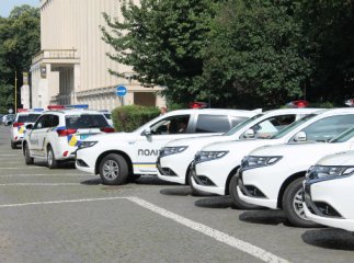 Закарпатські поліцейські отримали 18 нових автомобілів