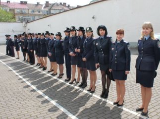 Закарпатські правоохоронці переодягнулись у літній одяг