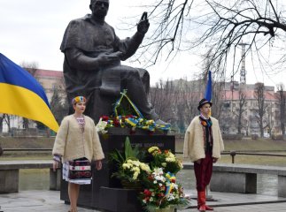 В Ужгороді урочисто поклали квіти до пам’ятника Августину Волошину