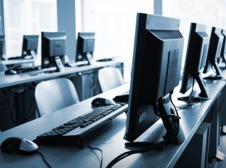 Жінка потрапила в халепу в інтернет-клубі