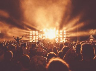 Коли в Україні дозволять проводити концерти: відповідь очільника МОЗу