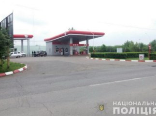 Чоловіку, який "замінував" АЗС у Мукачеві, повідомили про підозру