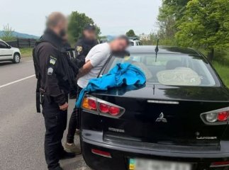 У Тячеві п’яний чоловік викрав авто, але далеко не заїхав