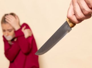 Погрожував убити: у Виноградові чоловік із ножем напав на жінку